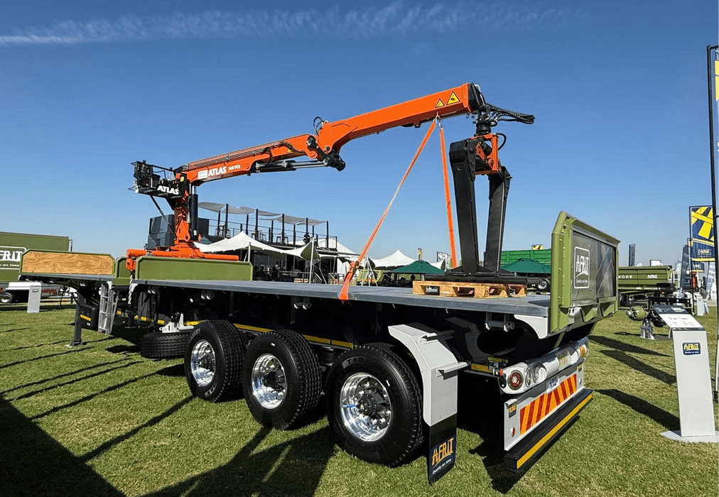 Trailer with Atlas Dedicated Brick Crane